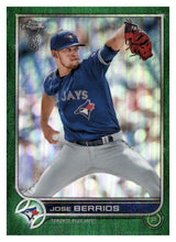 将图片加载到图库查看器,2022 Topps Chrome #104 Jose Berrios Green Refractor #/99