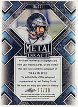 تحميل الصورة إلى عارض المعرض، بطاقة كرة قدم بتصميم Leaf Metal Draft Travis Dye Silver Autograph 2022 12/30 BA-TD1