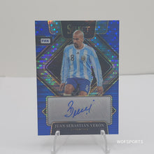 تحميل الصورة إلى عارض المعرض، 2022-23 Panini Select Blue Prizm Auto Juan Sebastian Veron #S-JSV
