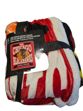 将图片加载到图库查看器,NHL Chicago Blackhawks 60" x 70" Silk Touch Sherpa Throw Blanket