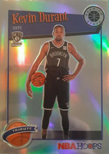 تحميل الصورة إلى عارض المعرض، 2019-22 Hoops Premium Stock Kevin Durant Tribute Silver Prizm #284 Brooklyn Nets