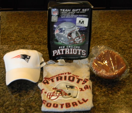 Reebok New England Patriots Youth NFL Gift Set with T-Shirt, Cap & Football - M