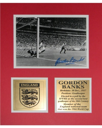 Gordan Banks Signed Autographed 8x10 Matted